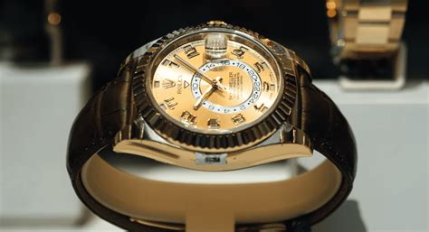 if a rolex stops ticking is it fake|how to keep rolex ticking.